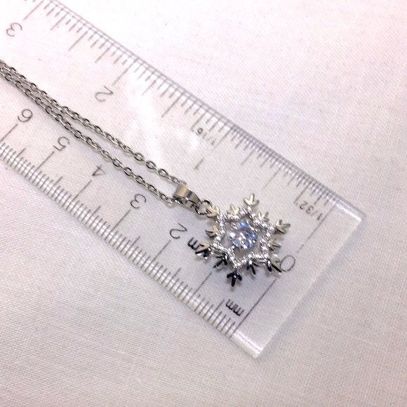 🍏50% OFF/3+...Snowflake Pendant Necklace - Picture 7 of 8